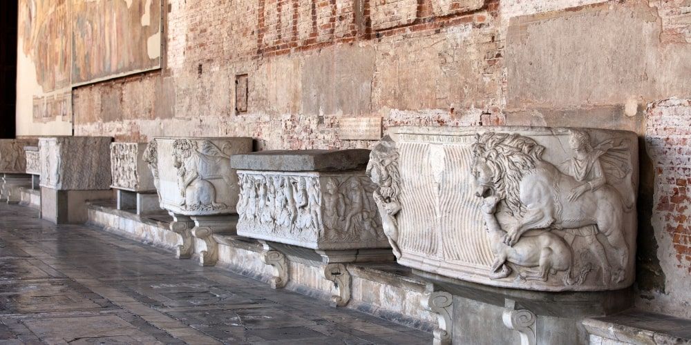 Sarcofago nel percorso